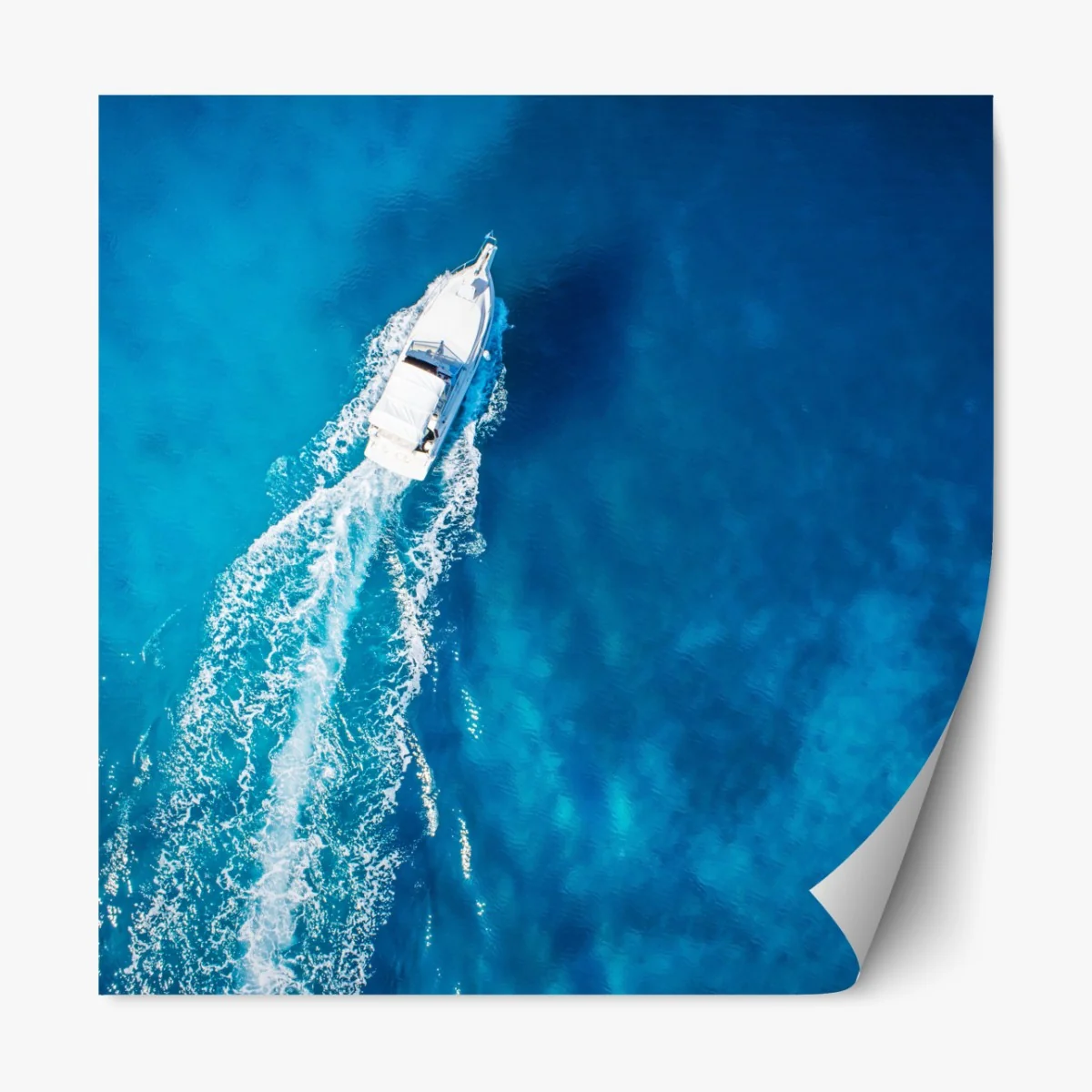 Naklejka repozycjonowalna jacht nad krystalicznie niebieskim oceanem – Wallissimo® Naklejka repozycjonowalna jacht nad krystalicznie niebieskim oceanem – Wallissimo®