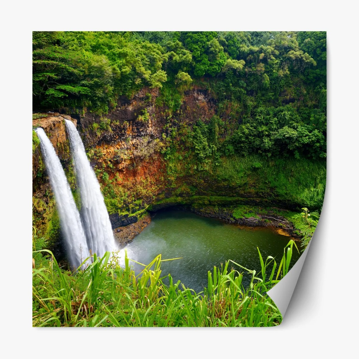 Naklejka repozycjonowalna podwójny wodospad w bujnym zielonym lesie – Wallissimo® Naklejka repozycjonowalna podwójny wodospad w bujnym zielonym lesie – Wallissimo®