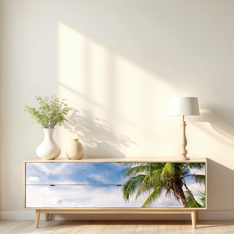 Naklejka repozycjonowalna tropikalna plaża w Phuket z palmą – Wallissimo® Naklejka repozycjonowalna tropikalna plaża w Phuket z palmą – Wallissimo®