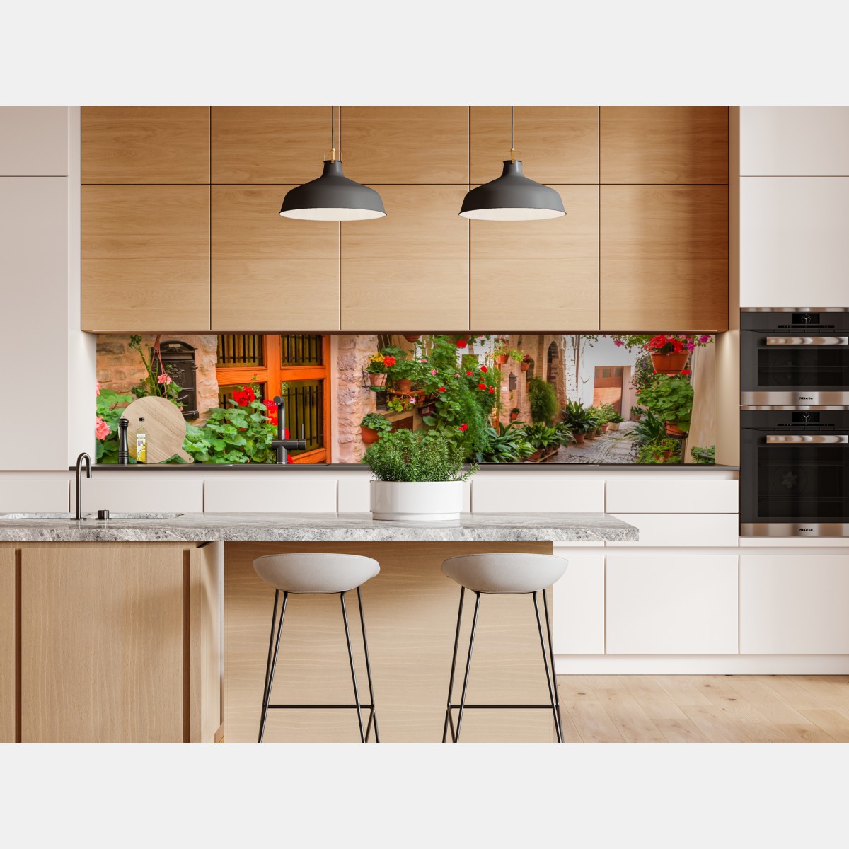 Naklejka repozycjonowalna słoneczna uliczka we Włochach z kwitnącymi donicami – Wallissimo®