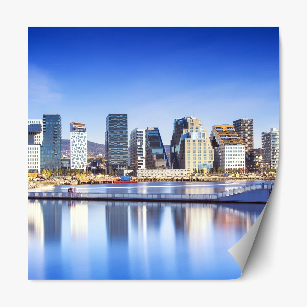 Naklejka repozycjonowalna nowoczesna panorama nabrzeża z odbiciami – Wallissimo® Naklejka repozycjonowalna nowoczesna panorama nabrzeża z odbiciami – Wallissimo®