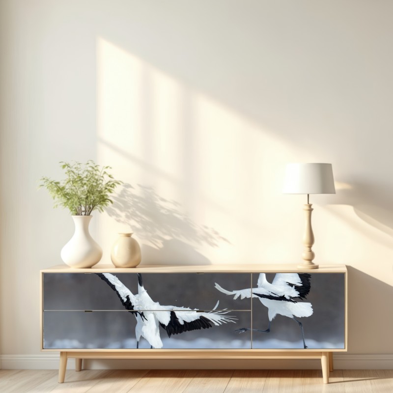 Naklejka repozycjonowalna tańczące żurawie koroniaste na śniegu, Hokkaido – Wallissimo® Naklejka repozycjonowalna tańczące żurawie koroniaste na śniegu, Hokkaido – Wallissimo®