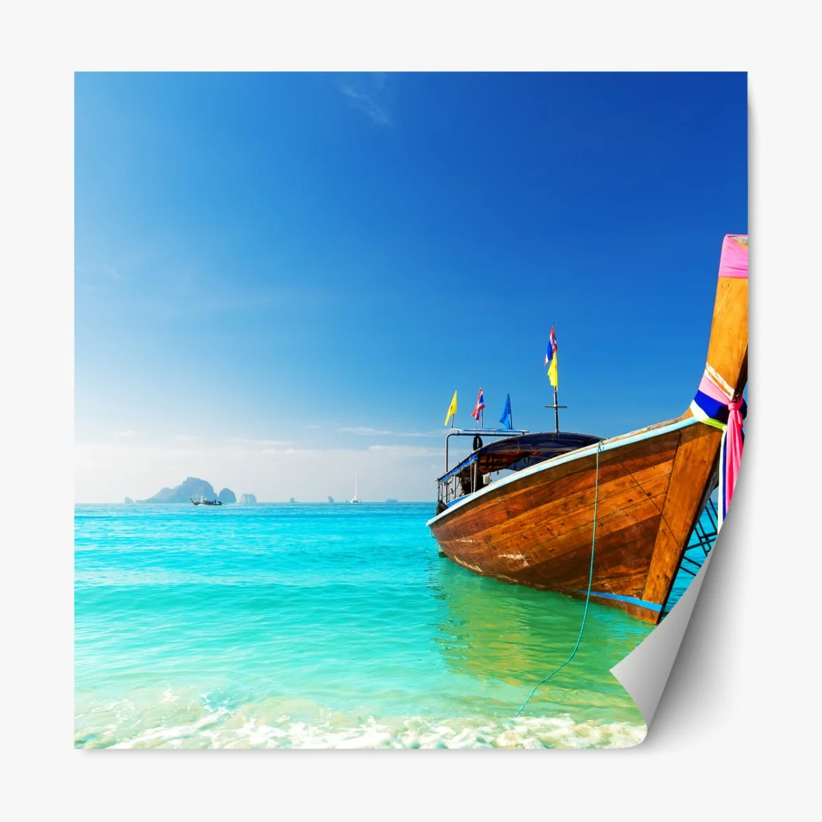 Naklejka repozycjonowalna długa łódź na turkusowej plaży, Morze Andamańskie – Wallissimo® Naklejka repozycjonowalna długa łódź na turkusowej plaży, Morze Andamańskie – Wallissimo®