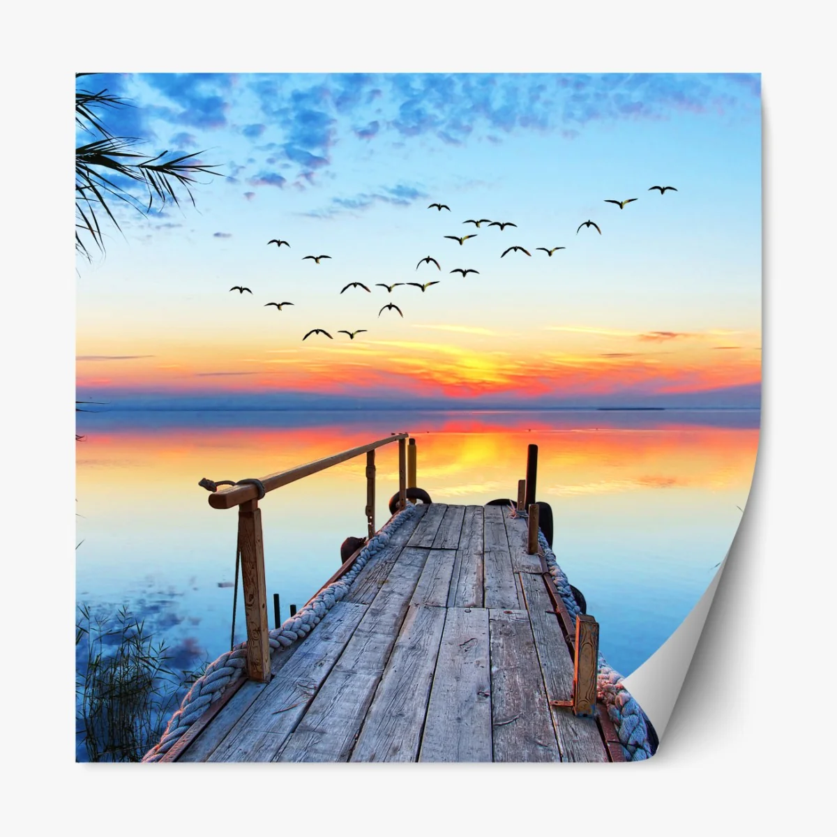 Naklejka repozycjonowalna pomost o zachodzie słońca nad jeziorem – Wallissimo® Naklejka repozycjonowalna pomost o zachodzie słońca nad jeziorem – Wallissimo®