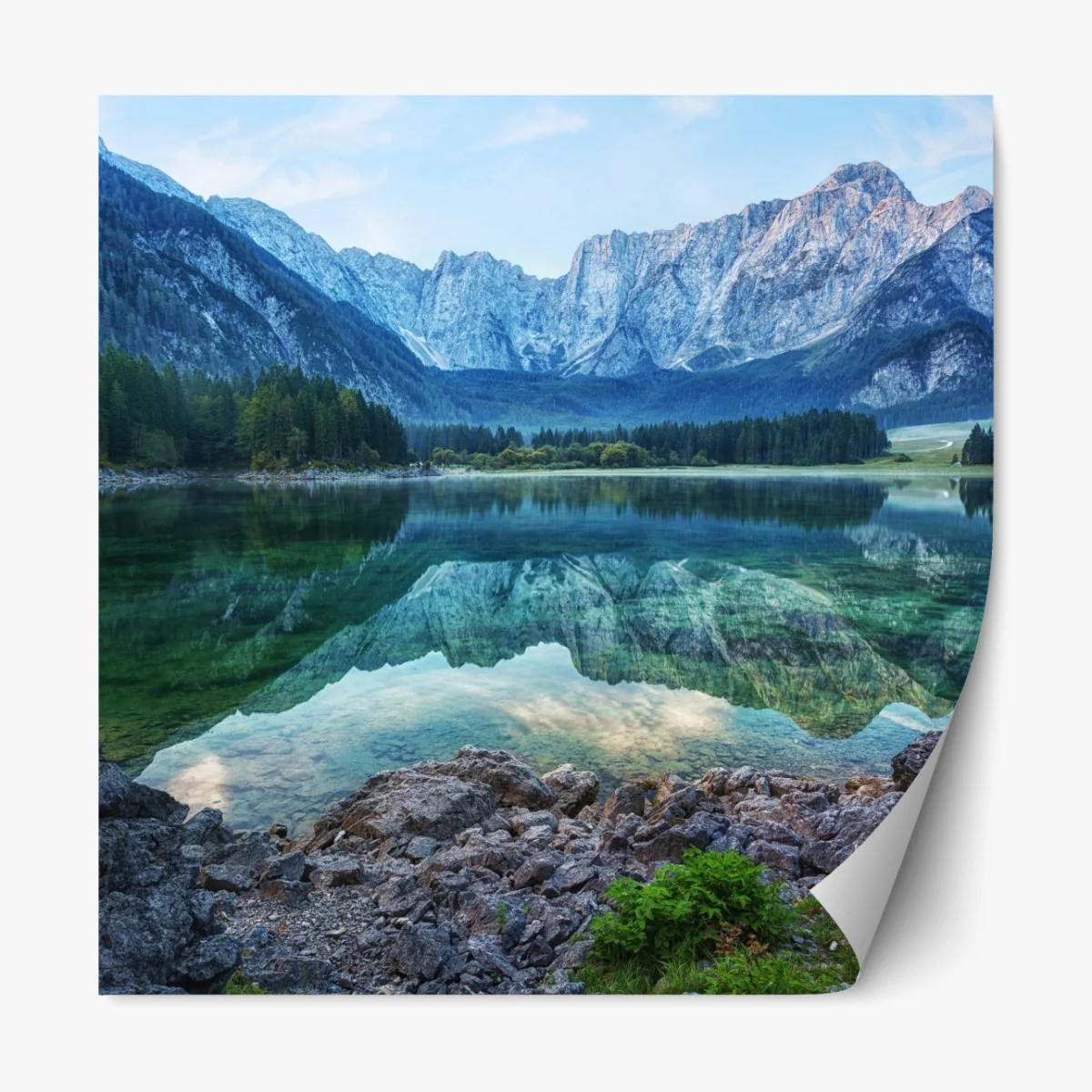 Naklejka repozycjonowalna wczesny poranek nad Jeziorem Fusine, Alpy Julijskie – Wallissimo® Naklejka repozycjonowalna wczesny poranek nad Jeziorem Fusine, Alpy Julijskie – Wallissimo®