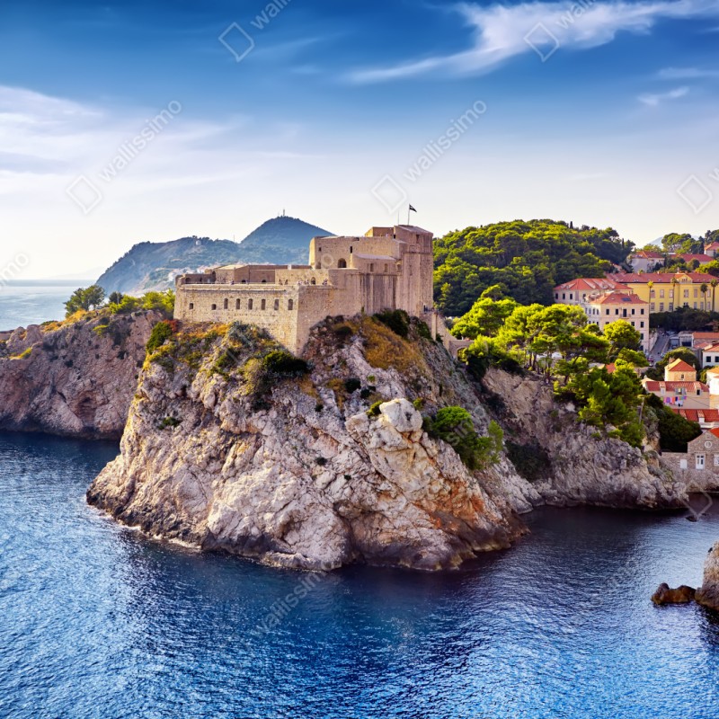 Naklejka repozycjonowalna Dubrownik widok na nadmorską fortecę – Wallissimo® Naklejka repozycjonowalna Dubrownik widok na nadmorską fortecę – Wallissimo®