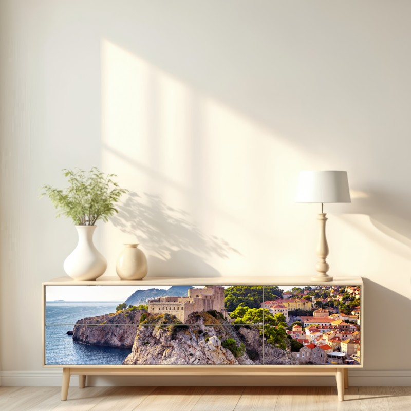 Naklejka repozycjonowalna Dubrownik widok na nadmorską fortecę – Wallissimo® Naklejka repozycjonowalna Dubrownik widok na nadmorską fortecę – Wallissimo®