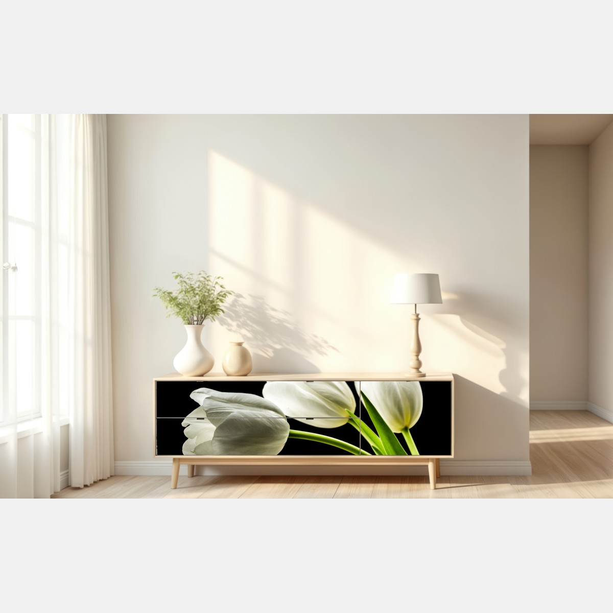 Naklejka repozycjonowalna eleganckie białe tulipany na czarnym tle – Wallissimo® Naklejka repozycjonowalna eleganckie białe tulipany na czarnym tle – Wallissimo®