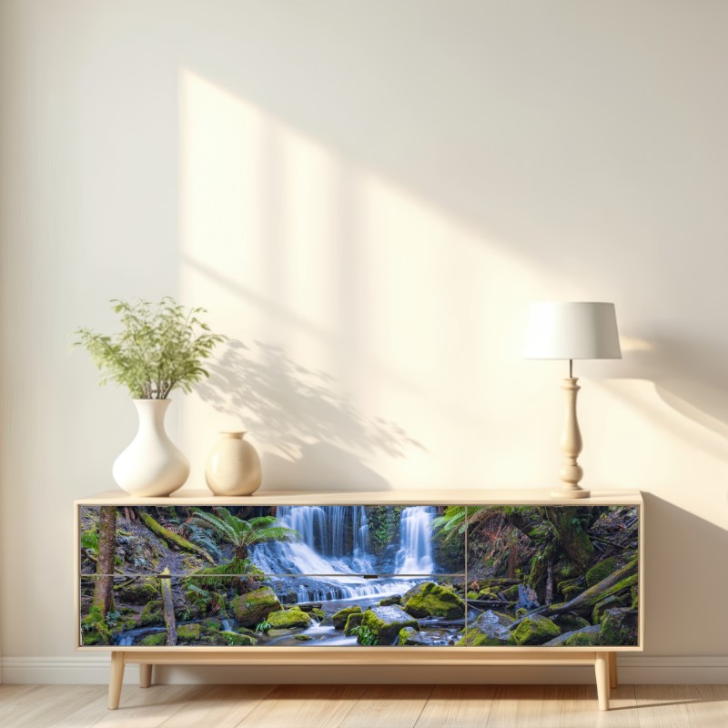 Naklejka repozycjonowalna spokojny leśny wodospad – Wallissimo® Naklejka repozycjonowalna spokojny leśny wodospad – Wallissimo®
