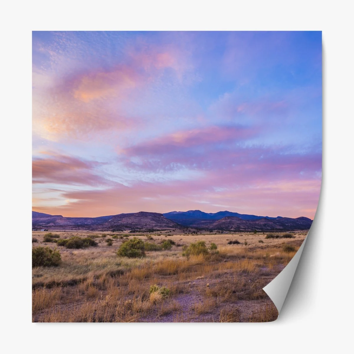 Naklejka repozycjonowalna pastelowy zachód słońca nad pustynnymi górami – Wallissimo® Naklejka repozycjonowalna pastelowy zachód słońca nad pustynnymi górami – Wallissimo®