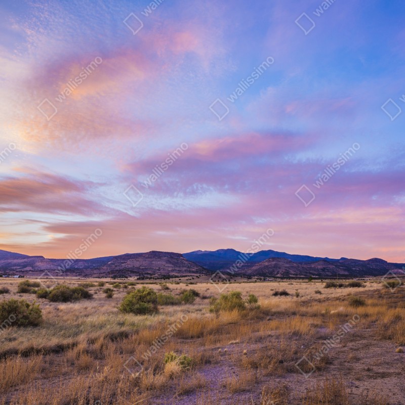 Naklejka repozycjonowalna pastelowy zachód słońca nad pustynnymi górami – Wallissimo® Naklejka repozycjonowalna pastelowy zachód słońca nad pustynnymi górami – Wallissimo®