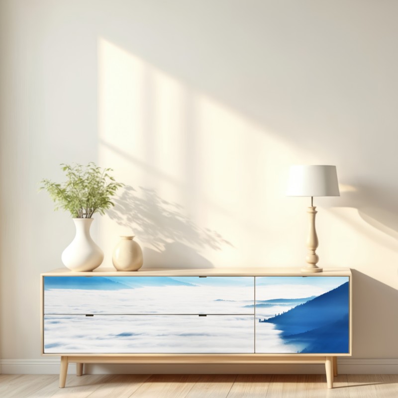 Naklejka repozycjonowalna mglista panorama górska nad doliną – Wallissimo® Naklejka repozycjonowalna mglista panorama górska nad doliną – Wallissimo®