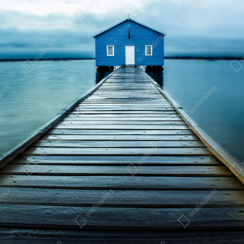 Naklejka repozycjonowalna niebieski domek na końcu pomostu – Wallissimo® Naklejka repozycjonowalna niebieski domek na końcu pomostu – Wallissimo®