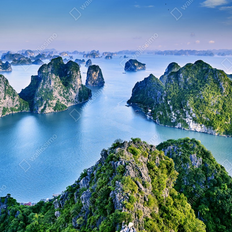 Naklejka repozycjonowalna zatoka Ha Long panorama wapiennych wysp – Wallissimo® Naklejka repozycjonowalna zatoka Ha Long panorama wapiennych wysp – Wallissimo®