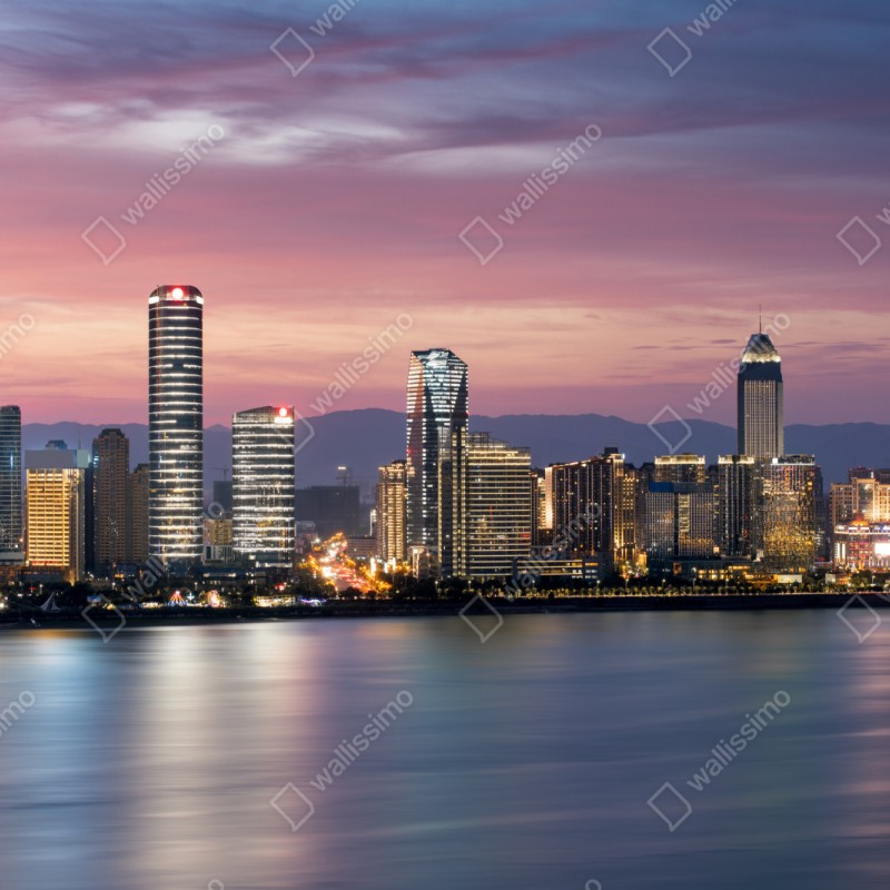 Naklejka repozycjonowalna spokojna panorama miasta o zmierzchu – Wallissimo® Naklejka repozycjonowalna spokojna panorama miasta o zmierzchu – Wallissimo®