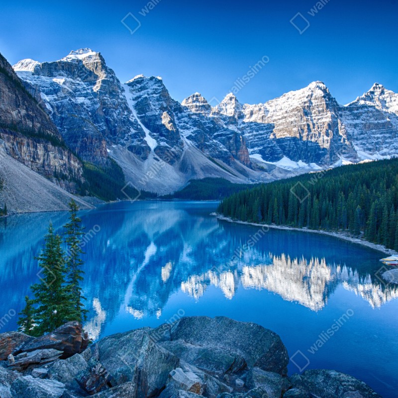 Naklejka repozycjonowalna spokojne jezioro górskie z odbiciem – Wallissimo® Naklejka repozycjonowalna spokojne jezioro górskie z odbiciem – Wallissimo®