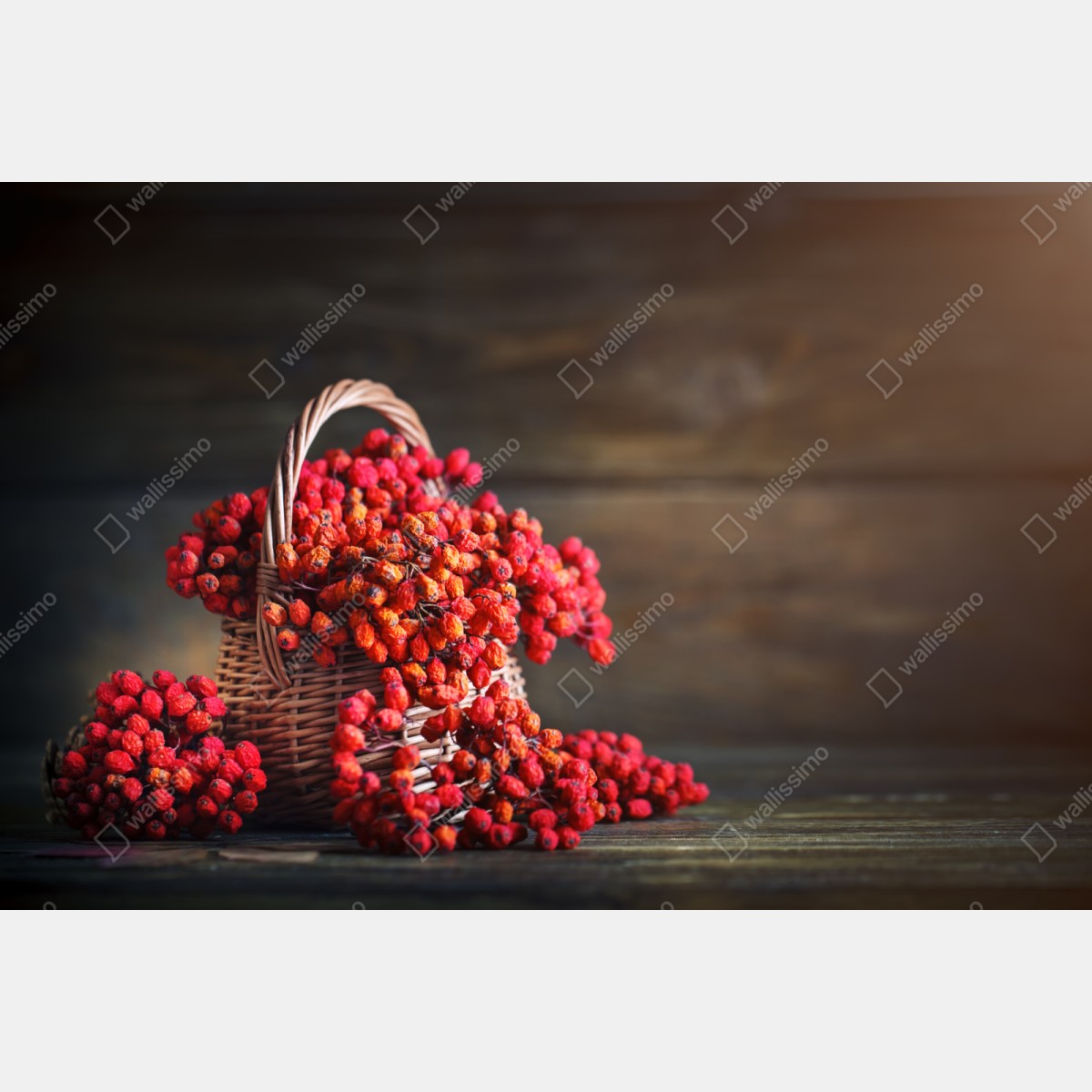 Naklejka repozycjonowalna jesienna jarzębina w wiklinowym koszu – Wallissimo® Naklejka repozycjonowalna jesienna jarzębina w wiklinowym koszu – Wallissimo®