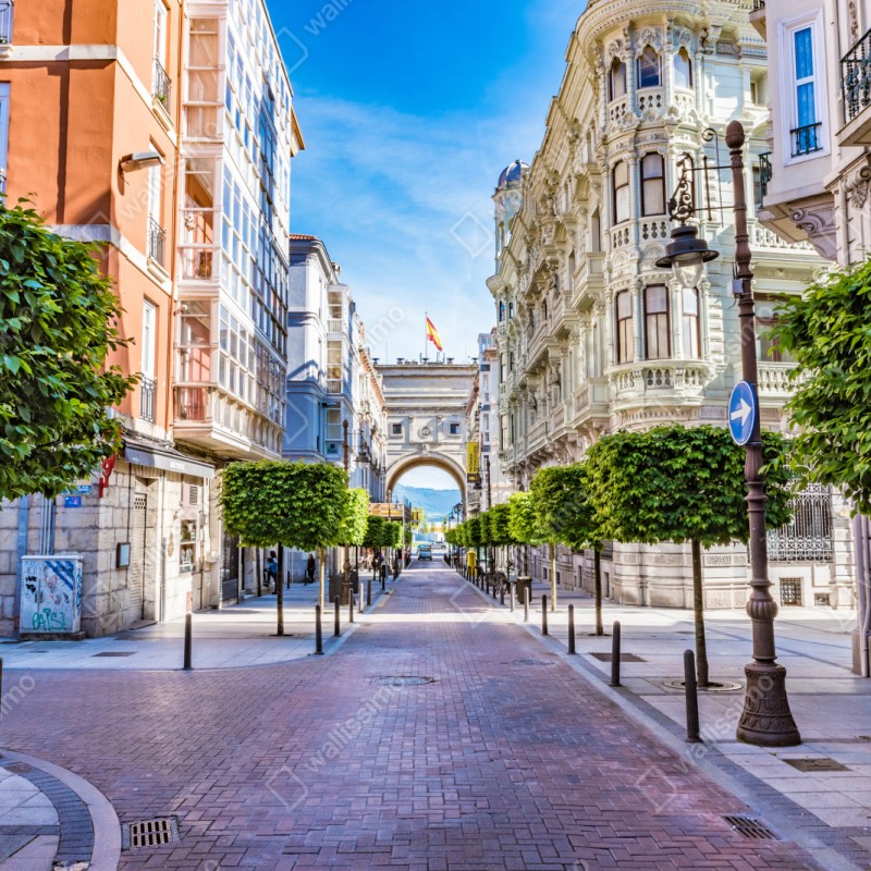 Naklejka repozycjonowalna Santander ulica miejska z zabytkowym łukiem – Wallissimo® Naklejka repozycjonowalna Santander ulica miejska z zabytkowym łukiem – Wallissimo®