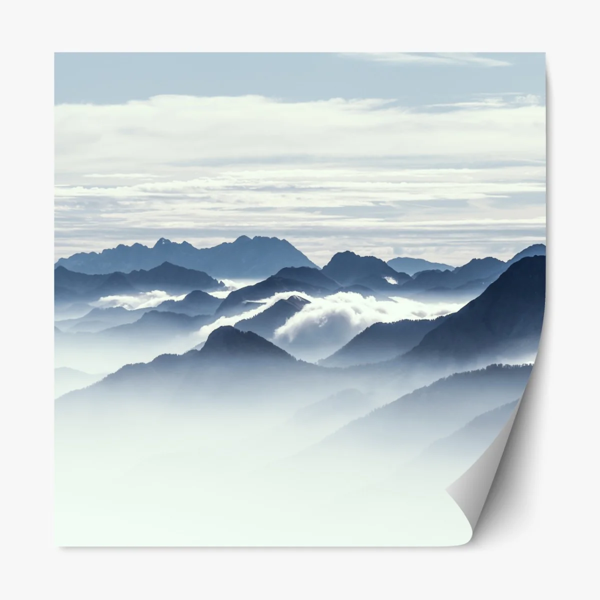 Naklejka repozycjonowalna mglista warstwa gór o świcie – Wallissimo® Naklejka repozycjonowalna mglista warstwa gór o świcie – Wallissimo®