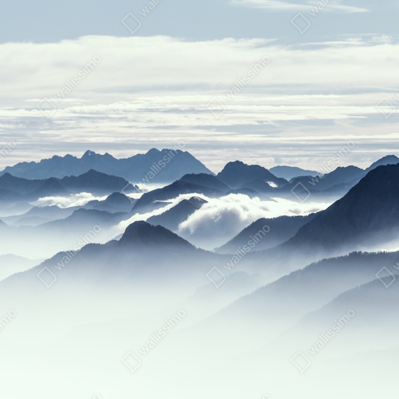 Naklejka repozycjonowalna mglista warstwa gór o świcie – Wallissimo® Naklejka repozycjonowalna mglista warstwa gór o świcie – Wallissimo®