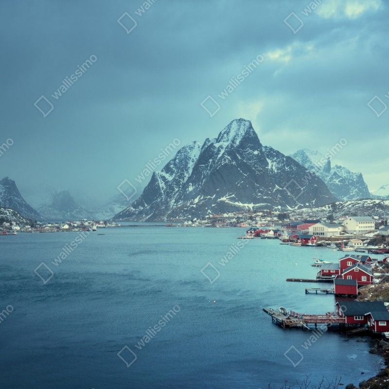 Naklejka repozycjonowalna Reine zimowy fiord w Lofotach – Wallissimo® Naklejka repozycjonowalna Reine zimowy fiord w Lofotach – Wallissimo®