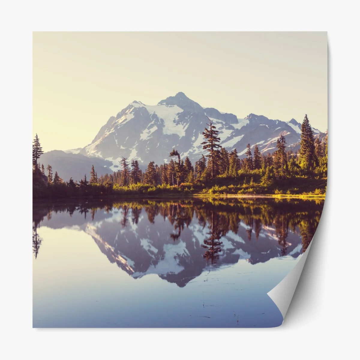 Naklejka repozycjonowalna odbicie Mount Shuksan na górskim jeziorze – Wallissimo® Naklejka repozycjonowalna odbicie Mount Shuksan na górskim jeziorze – Wallissimo®