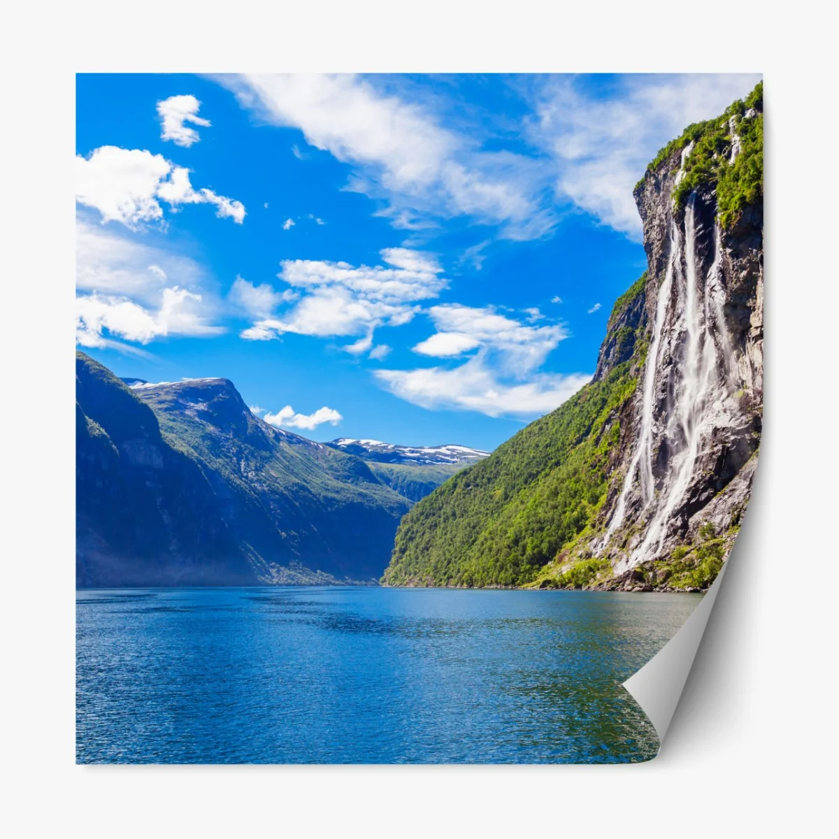 Naklejka repozycjonowalna wodospad siedem sióstr nad Geirangerfjord – Wallissimo® Naklejka repozycjonowalna wodospad siedem sióstr nad Geirangerfjord – Wallissimo®