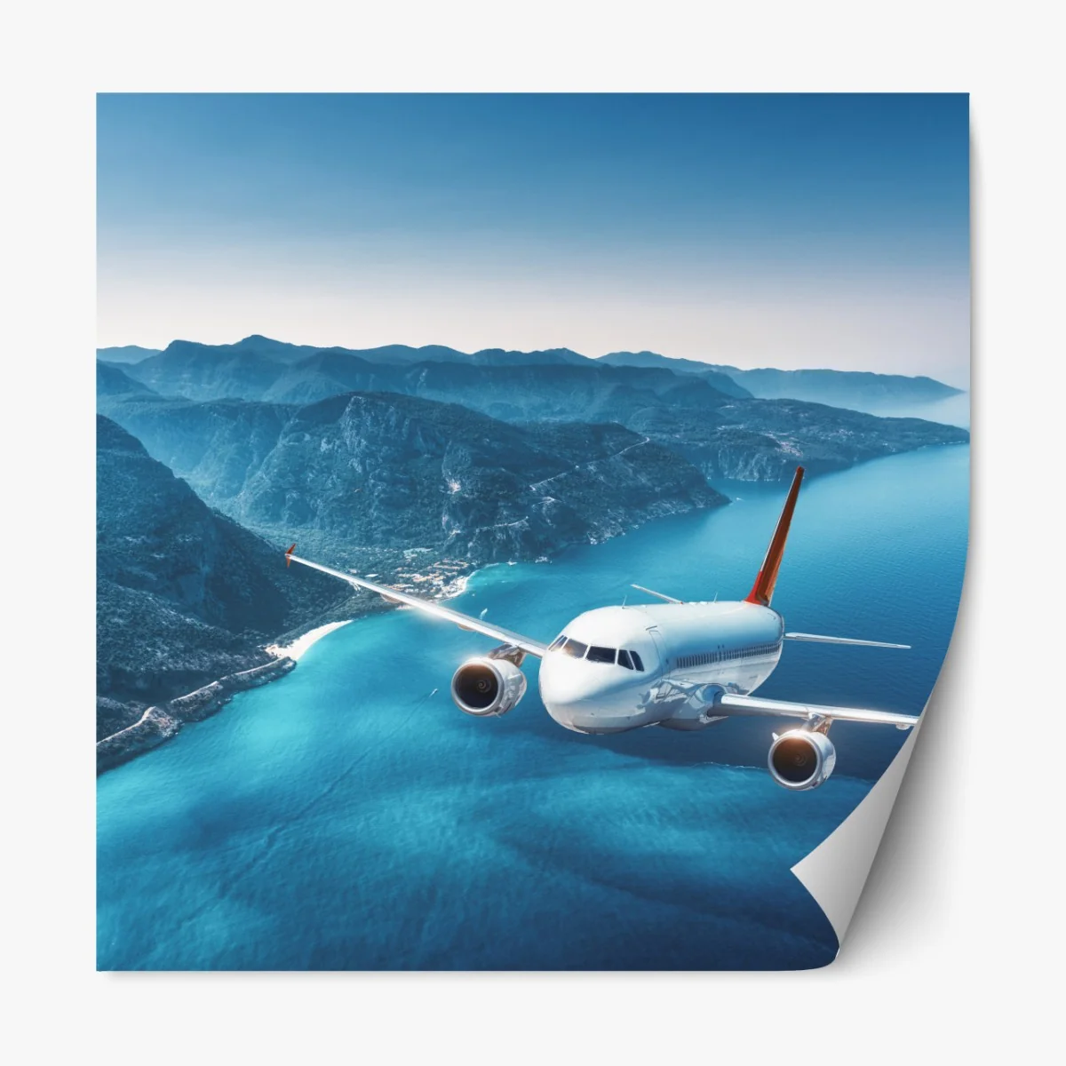 Naklejka repozycjonowalna lot nad wybrzeżem i turkusowym morzem – Wallissimo® Naklejka repozycjonowalna lot nad wybrzeżem i turkusowym morzem – Wallissimo®