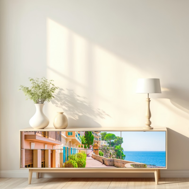 Naklejka repozycjonowalna śródziemnomorska promenada z pastelowymi kamienicami – Wallissimo® Naklejka repozycjonowalna śródziemnomorska promenada z pastelowymi kamienicami – Wallissimo®