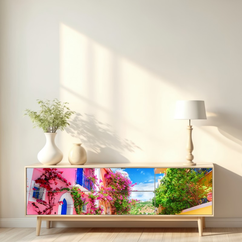 Naklejka repozycjonowalna kolorowa uliczka na Kefalonii – Wallissimo® Naklejka repozycjonowalna kolorowa uliczka na Kefalonii – Wallissimo®