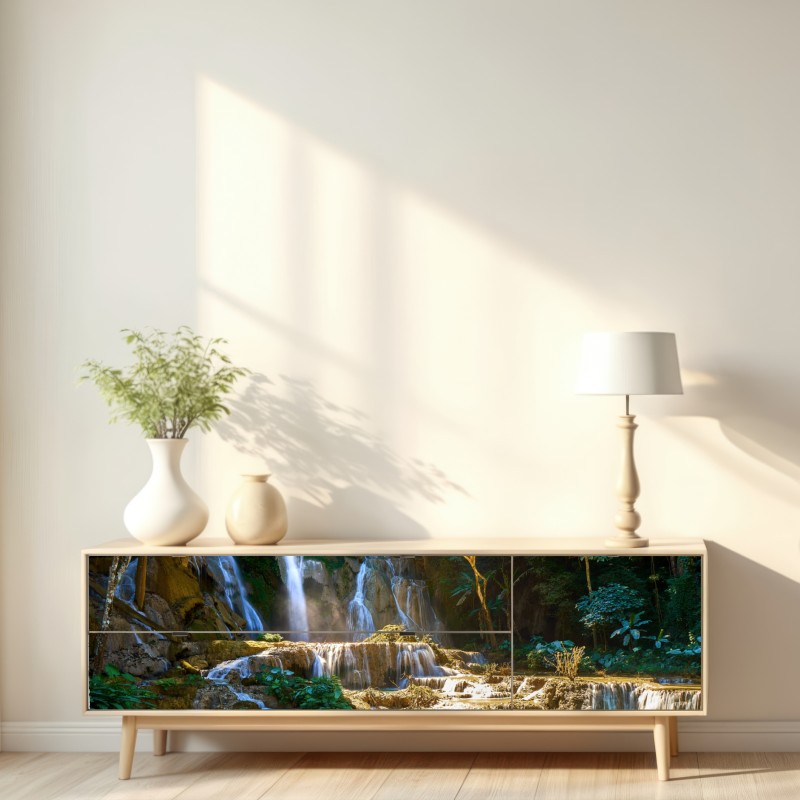 Naklejka repozycjonowalna turkusowy wodospad w bujnym lesie – Wallissimo® Naklejka repozycjonowalna turkusowy wodospad w bujnym lesie – Wallissimo®