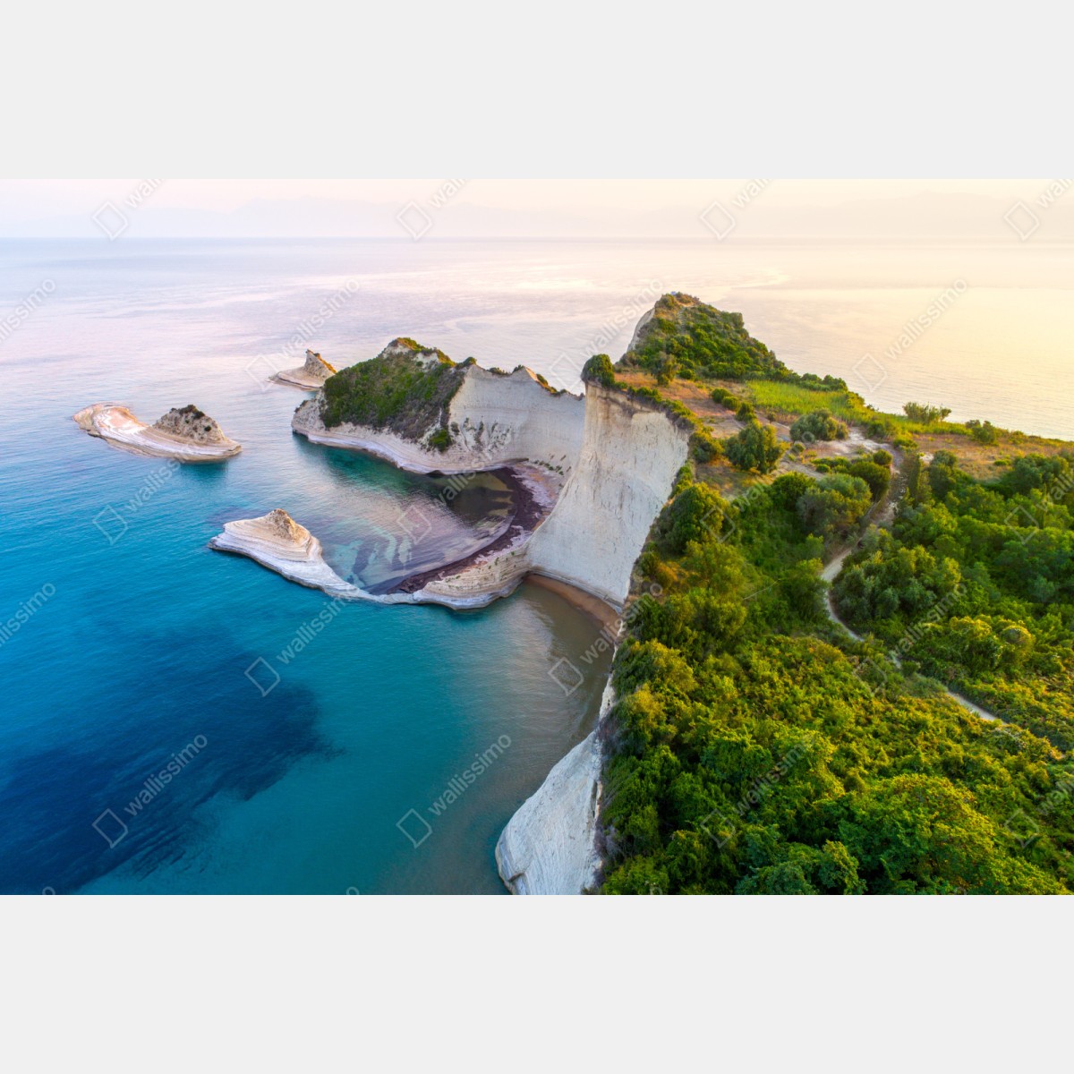Naklejka repozycjonowalna powietrzny widok klifów i turkusowego morza – Wallissimo® Naklejka repozycjonowalna powietrzny widok klifów i turkusowego morza – Wallissimo®