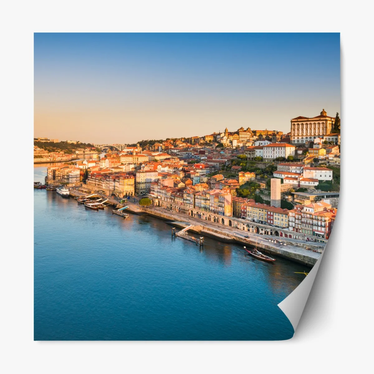 Naklejka repozycjonowalna słoneczna panorama nabrzeża Porto o zachodzie słońca – Wallissimo® Naklejka repozycjonowalna słoneczna panorama nabrzeża Porto o zachodzie słońca – Wallissimo®