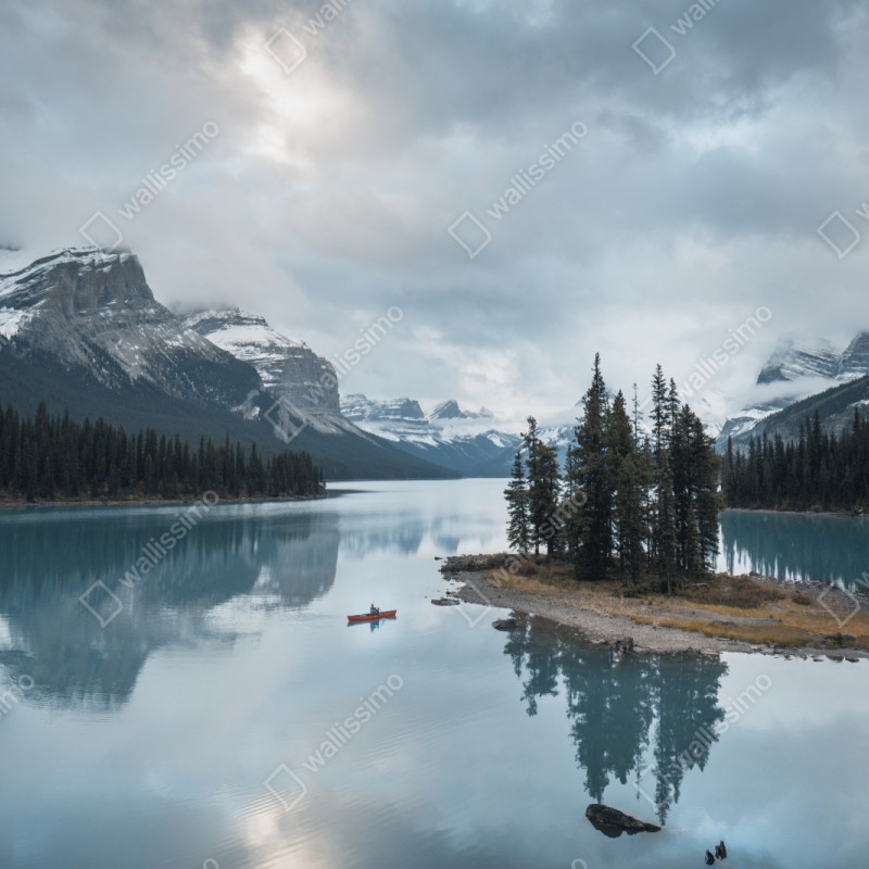 Naklejka repozycjonowalna spokojne alpejskie jezioro z wyspą i kajakiem – Wallissimo® Naklejka repozycjonowalna spokojne alpejskie jezioro z wyspą i kajakiem – Wallissimo®