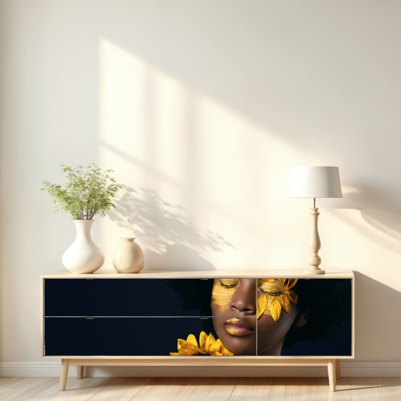 Naklejka repozycjonowalna słonecznikowa muza: portret z płatkami słonecznika – Wallissimo® Naklejka repozycjonowalna słonecznikowa muza: portret z płatkami słonecznika – Wallissimo®