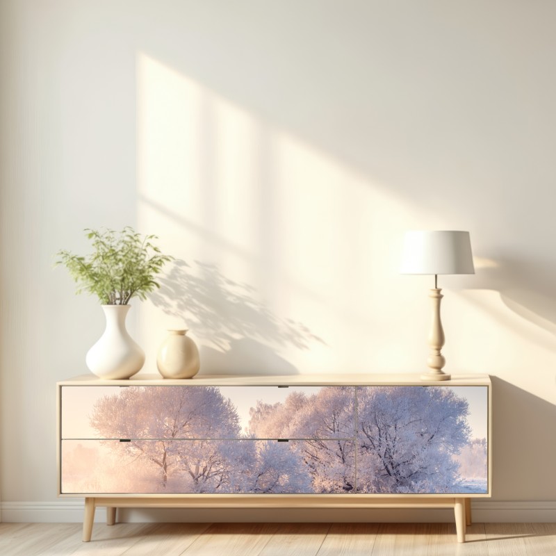 Naklejka repozycjonowalna oszronione drzewa o świcie – Wallissimo® Naklejka repozycjonowalna oszronione drzewa o świcie – Wallissimo®