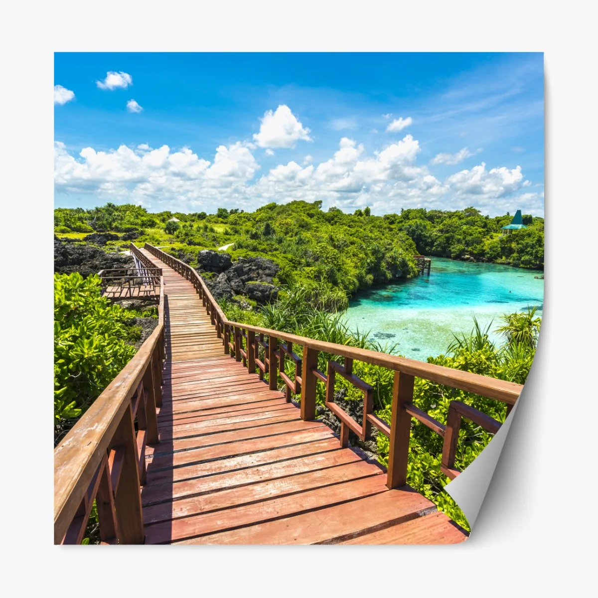 Naklejka repozycjonowalna tropikalna drewniana kładka nad turkusową laguną – Wallissimo® Naklejka repozycjonowalna tropikalna drewniana kładka nad turkusową laguną – Wallissimo®