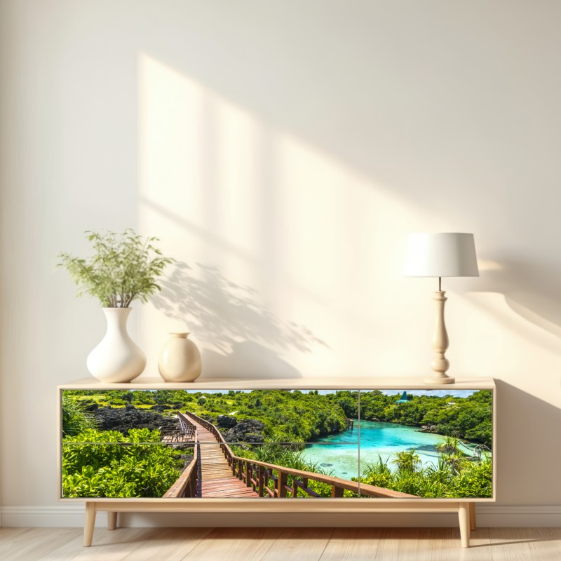 Naklejka repozycjonowalna tropikalna drewniana kładka nad turkusową laguną – Wallissimo® Naklejka repozycjonowalna tropikalna drewniana kładka nad turkusową laguną – Wallissimo®