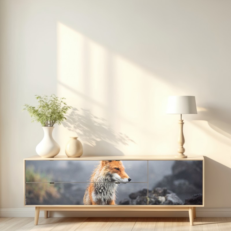 Naklejka repozycjonowalna rudy lis w mglistym krajobrazie – Wallissimo® Naklejka repozycjonowalna rudy lis w mglistym krajobrazie – Wallissimo®