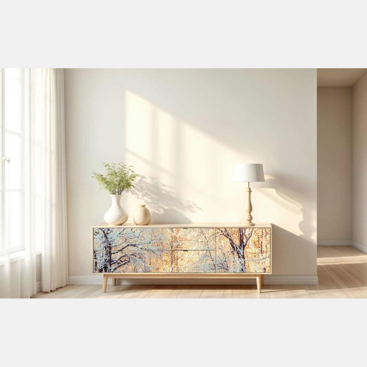 Naklejka repozycjonowalna zimowe światło słońca w zaśnieżonym lesie – Wallissimo® Naklejka repozycjonowalna zimowe światło słońca w zaśnieżonym lesie – Wallissimo®