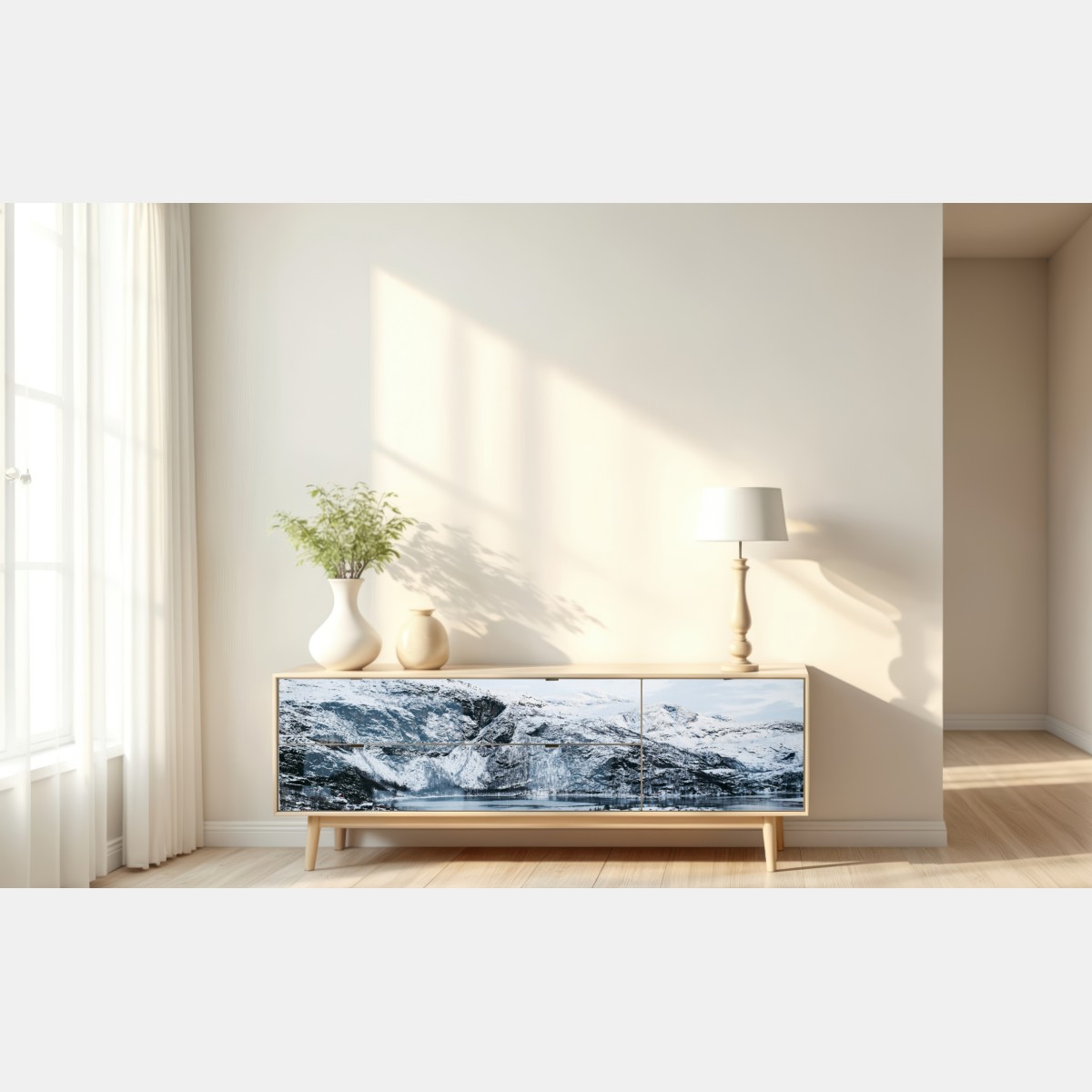 Naklejka repozycjonowalna spokojny zimowy pejzaż górski nad zamarzniętym jeziorem – Wallissimo® Naklejka repozycjonowalna spokojny zimowy pejzaż górski nad zamarzniętym jeziorem – Wallissimo®