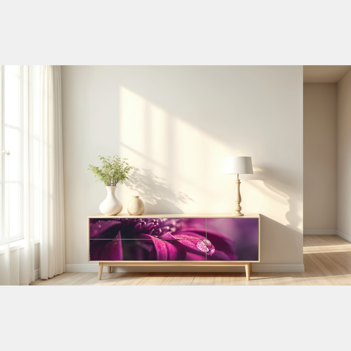 Naklejka repozycjonowalna fioletowy makro kwiat z kroplą rosy – Wallissimo® Naklejka repozycjonowalna fioletowy makro kwiat z kroplą rosy – Wallissimo®