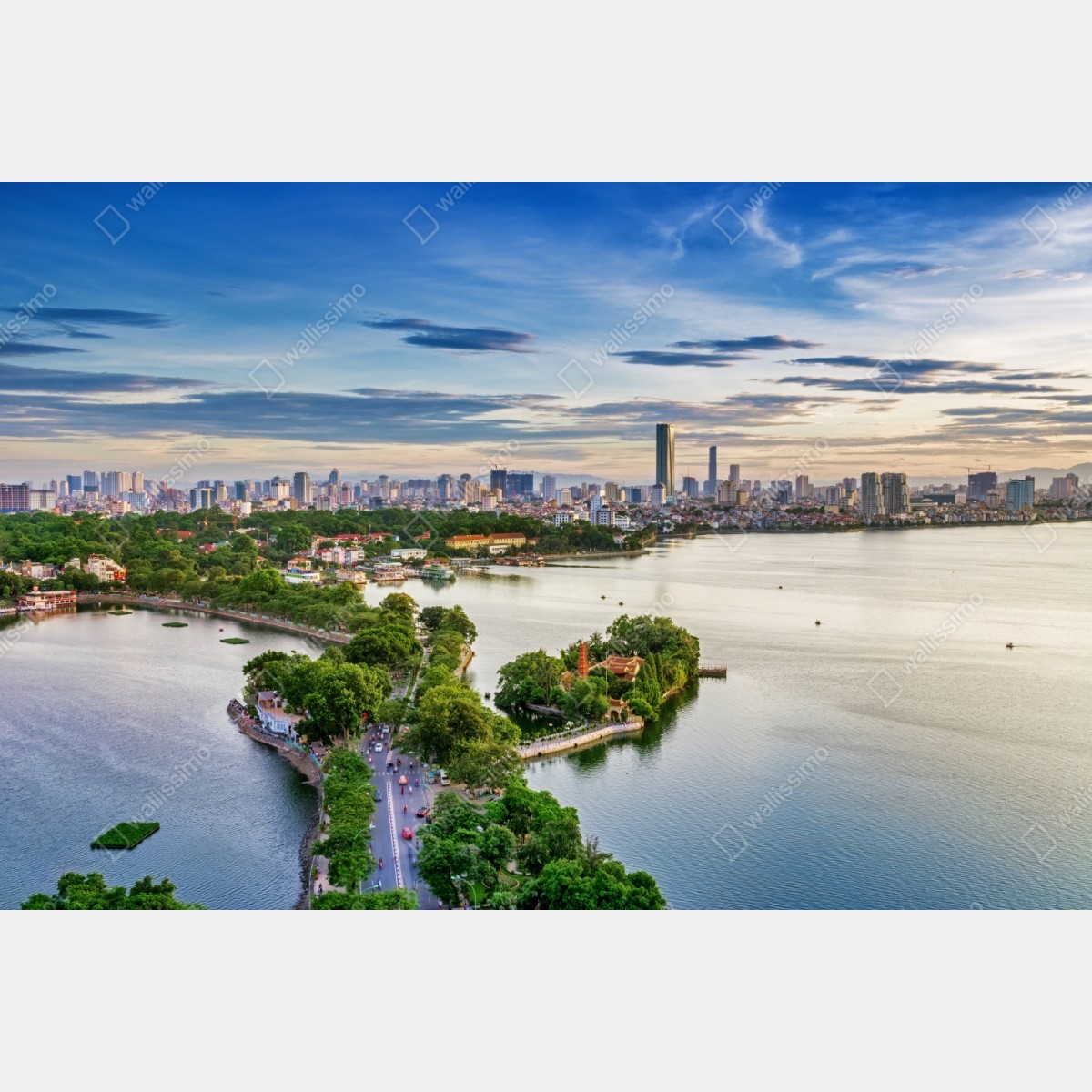 Naklejka repozycjonowalna spokojna miejska panorama nad jeziorem – Wallissimo® Naklejka repozycjonowalna spokojna miejska panorama nad jeziorem – Wallissimo®