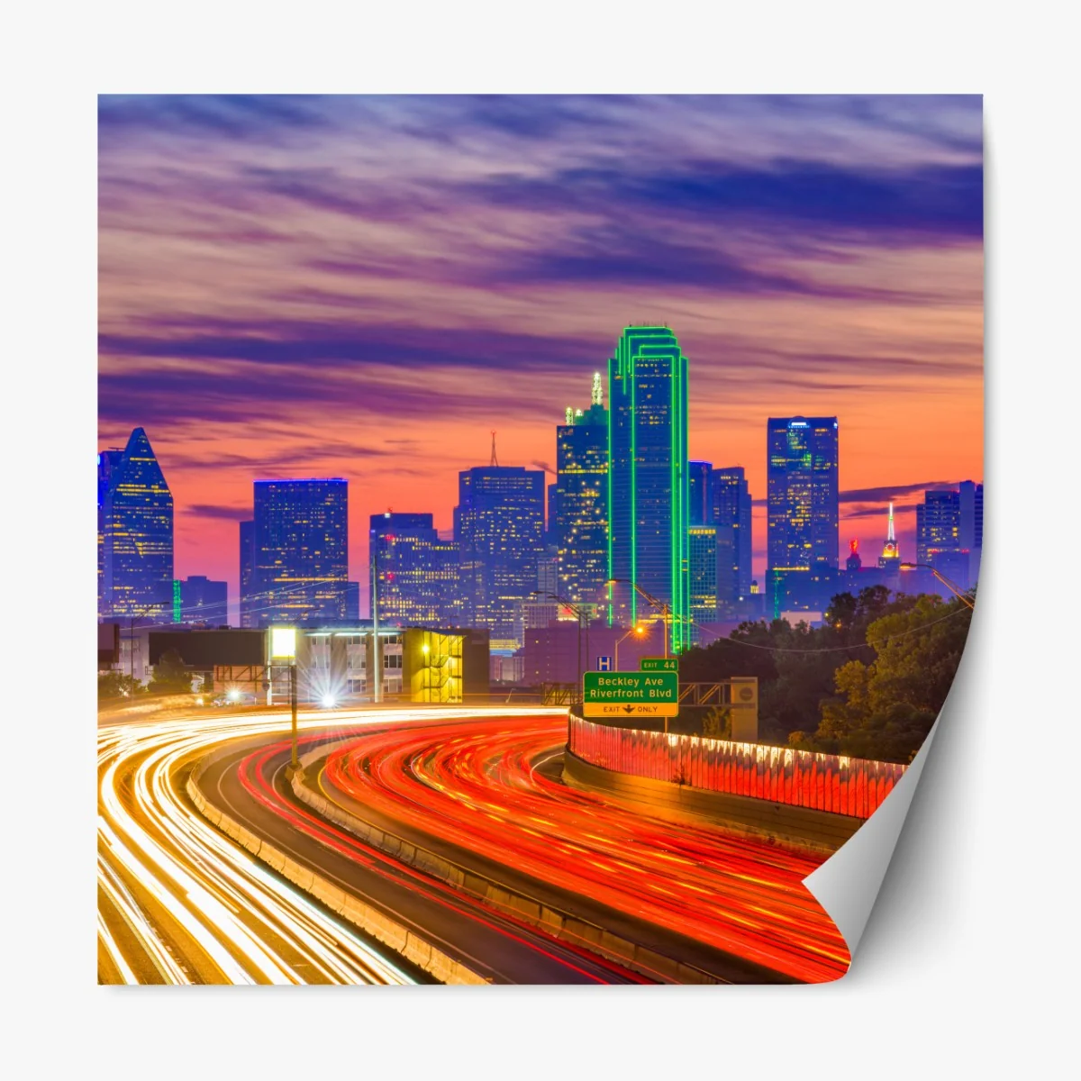 Naklejka repozycjonowalna panorama Dallas o zachodzie słońca z świetlnymi smugami autostrady – Wallissimo® Naklejka repozycjonowalna panorama Dallas o zachodzie słońca z świetlnymi smugami autostrady – Wallissimo®