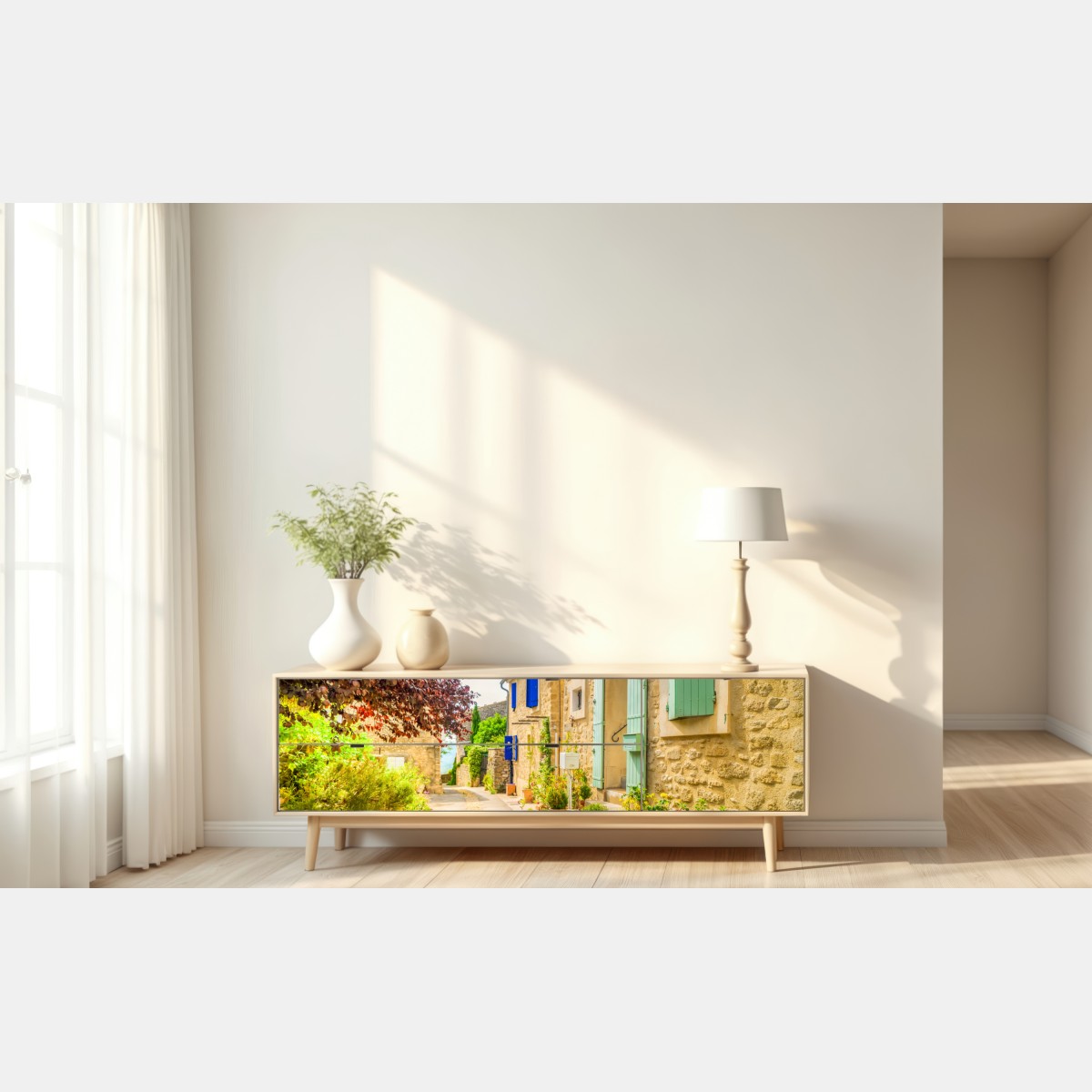 Naklejka repozycjonowalna słoneczna uliczka z kamiennymi domami i kolorowymi okiennicami – Wallissimo® Naklejka repozycjonowalna słoneczna uliczka z kamiennymi domami i kolorowymi okiennicami – Wallissimo®