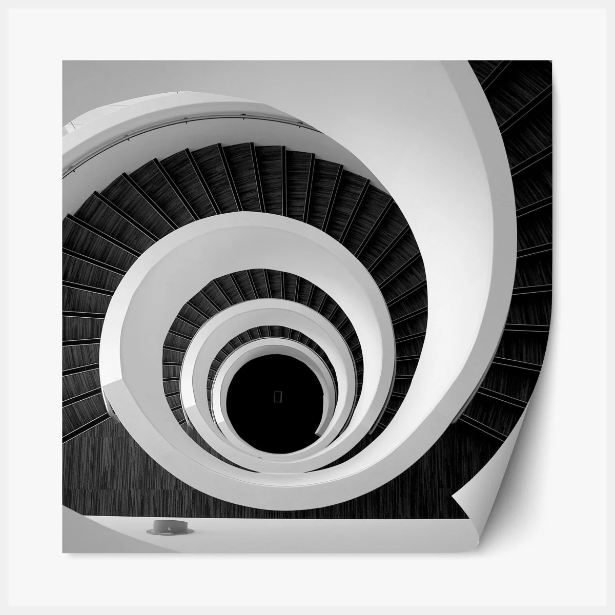 Naklejka repozycjonowalna spiralne schody w monochromie – Wallissimo® Naklejka repozycjonowalna spiralne schody w monochromie – Wallissimo®