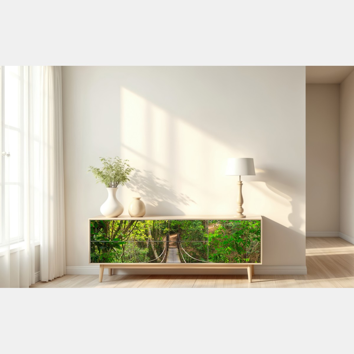 Naklejka repozycjonowalna wiszący drewniany most w zielonym lesie – Wallissimo® Naklejka repozycjonowalna wiszący drewniany most w zielonym lesie – Wallissimo®