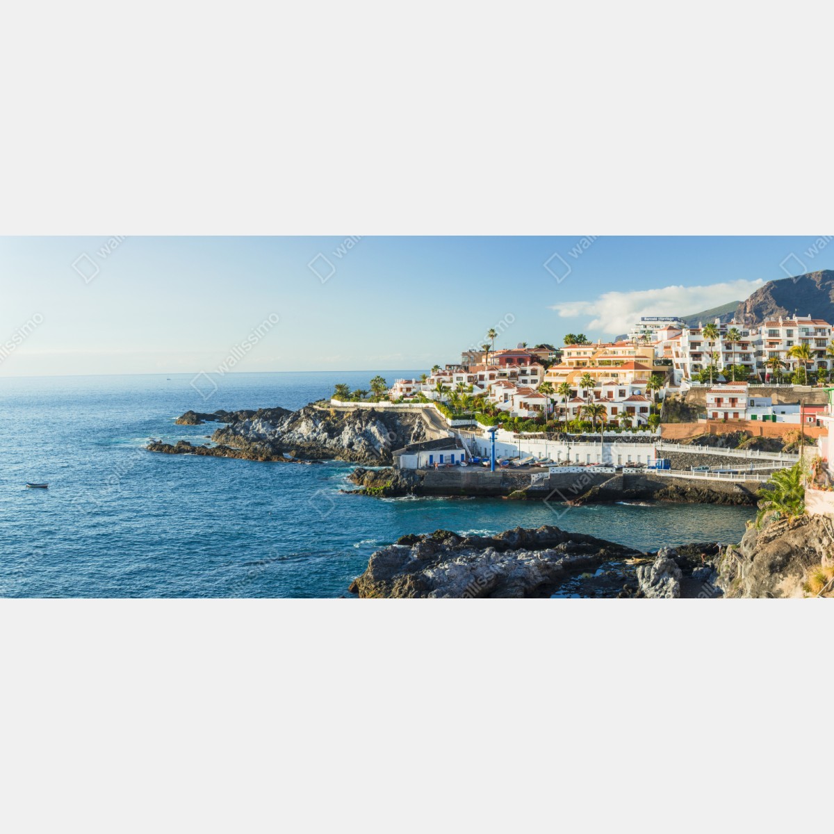 Naklejka repozycjonowalna słoneczna panorama nadmorskiego miasteczka – Wallissimo® Naklejka repozycjonowalna słoneczna panorama nadmorskiego miasteczka – Wallissimo®