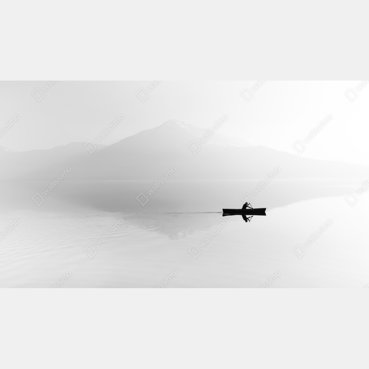 Naklejka repozycjonowalna samotny wioślarz na mglistym jeziorze – Wallissimo® Naklejka repozycjonowalna samotny wioślarz na mglistym jeziorze – Wallissimo®