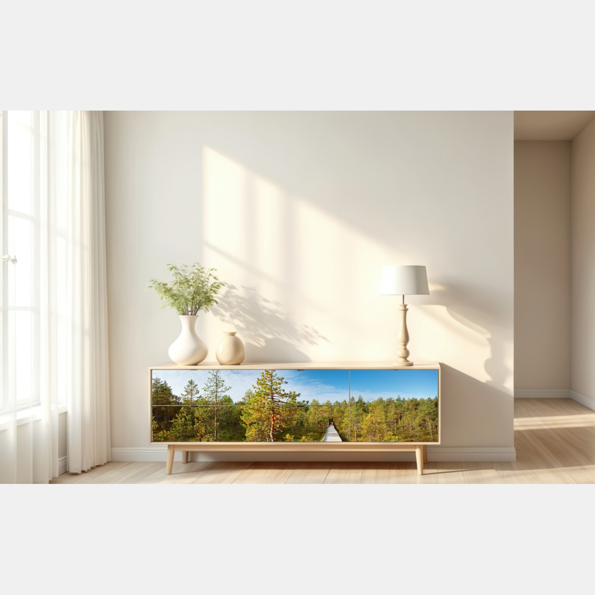 Naklejka repozycjonowalna słoneczna kładka w sosnowym lesie – Wallissimo® Naklejka repozycjonowalna słoneczna kładka w sosnowym lesie – Wallissimo®